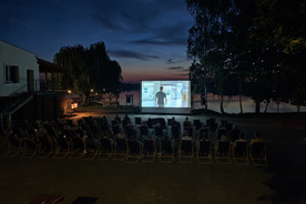 Kino plenerowe nad jeziorem Breńskim